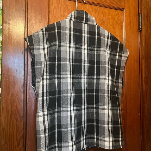 Versona Top Womens Size Small Black & White Faux Leather Trim Snaps Jacket Vest - Picture 4 of 5